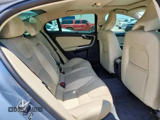 2018 Volvo S60 Inscription z VIN LYV402HK2JB170660, wystawiony jako Copart lot #58924785 z przebiegiem 60 871 mil mil oraz Szkoda całkowita • Salvage title. Historia ofert i sprzedaży dostępna na DreamBid. Obrazek 10.