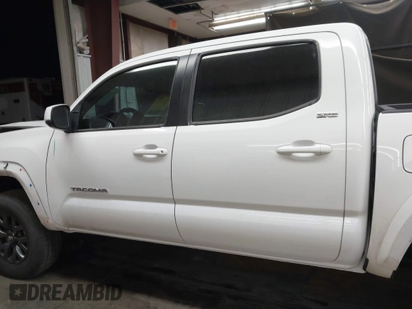 2023 Toyota Tacoma SR5 z VIN 3TYAZ5CN9PT030723, wystawiony jako IAAI lot #41607535 z przebiegiem 40 215 mil mil oraz . Historia ofert i sprzedaży dostępna na DreamBid. Obrazek 15.