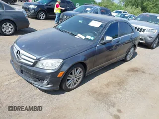 2008 Mercedes-Benz C 300 Sport z VIN WDDGF81XX8F048417, wystawiony jako IAAI lot #42797168 z przebiegiem 165 374 mil mil oraz . Historia ofert i sprzedaży dostępna na DreamBid. Obrazek 2.