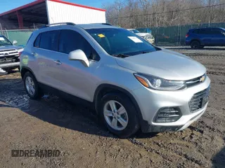 2019 Chevrolet Trax LT z VIN KL7CJLSBXKB962501, wystawiony jako IAAI lot #41446135 z przebiegiem 134 864 mil mil oraz . Historia ofert i sprzedaży dostępna na DreamBid. Obrazek 1.