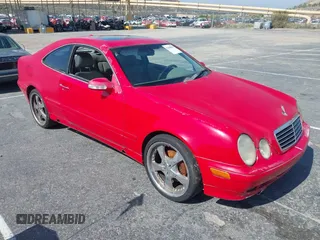 2001 Mercedes-Benz CLK 320/430 z VIN WDBLJ65GX1F164842, wystawiony jako IAAI lot #42438009 z przebiegiem Nie podano mil oraz . Historia ofert i sprzedaży dostępna na DreamBid. Obrazek 1.
