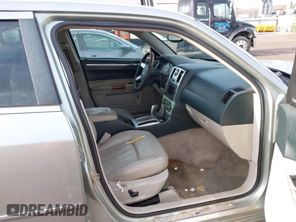 2006 Chrysler 300 C with VIN 2C3LK63H56H423161, listed as a IAAI auction lot 41947286 with 227,092 mi miles and . Bid and sale history available at carsss.com. Image 5.