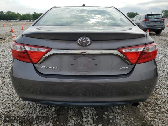 2015 Toyota Camry XLE z VIN 4T1BF1FK4FU956830, wystawiony jako Copart lot #58418565 z przebiegiem 88 771 mil mil oraz Szkoda całkowita • Salvage title. Historia ofert i sprzedaży dostępna na DreamBid. Obrazek 6.