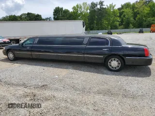 2004 Lincoln Town Car Executive z VIN 1L1FM81W54Y674245, wystawiony jako Copart lot #59638315 z przebiegiem 183 637 mil mil oraz Czysty tytuł • Clean title. Historia ofert i sprzedaży dostępna na DreamBid. Obrazek 2.