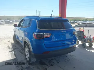 2022 Jeep Compass Latitude with VIN 3C4NJCBB7NT119404, listed as a IAAI auction lot 41846502 with 51,483 mi miles and . Bid and sale history available at carsss.com. Image 3.