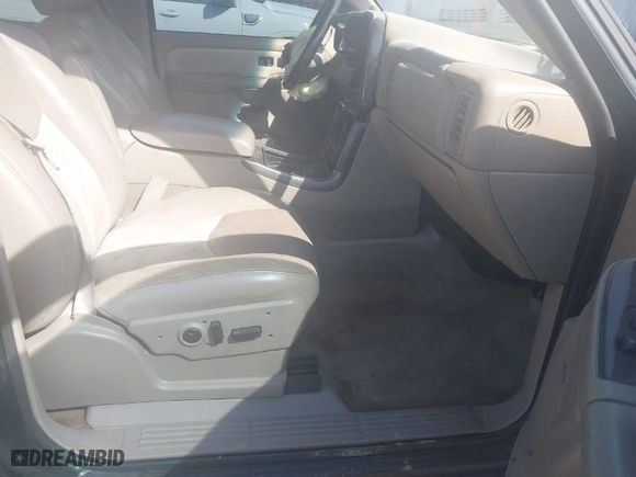 2004 GMC Yukon Denali with VIN 1GKEK63U24J265167, listed as a IAAI auction lot 41877785 with 256,691 mi miles. Bid and sale history available at carsss.com. Image 5.