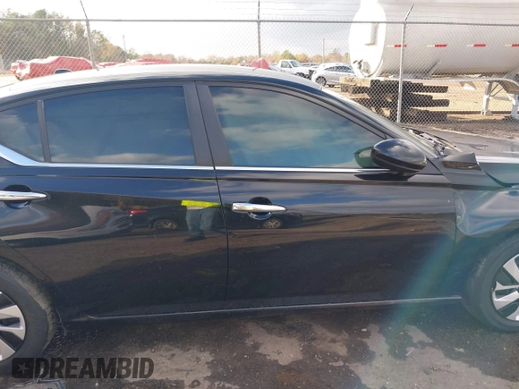 2020 Nissan Altima 2.5 S with VIN 1N4BL4BV5LC212370, listed as a IAAI auction lot 41015332 with 87,999 mi miles. Bid and sale history available at carsss.com. Image 14.