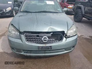 2005 Nissan Altima 2.5 S with VIN 1N4AL11D05N404581, listed as a IAAI auction lot 42073642 with 92,918 mi miles. Bid and sale history available at carsss.com. Image 6.
