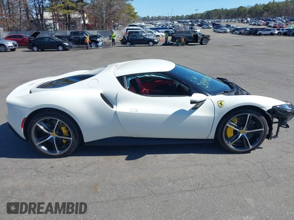 2024 Ferrari 296 GTB z VIN ZFF99SLA6R0303425, wystawiony jako IAAI lot #39193585 z przebiegiem Nie podano mil oraz . Historia ofert i sprzedaży dostępna na DreamBid. Obrazek 13.