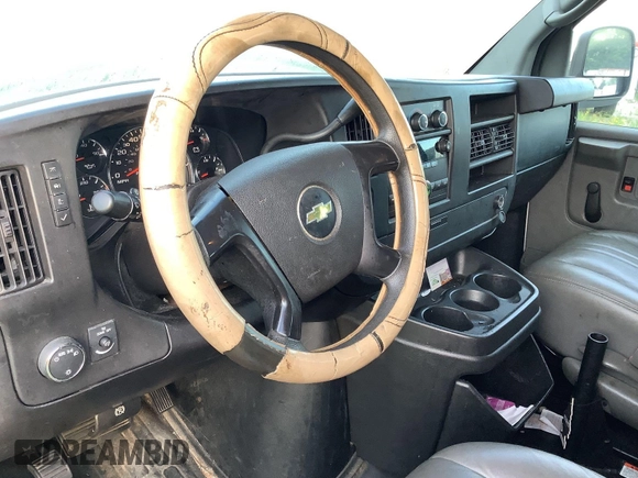 2013 Chevrolet Express Cargo z VIN 1GCSGAFX0D1173242, wystawiony jako IAAI lot #42792060 z przebiegiem 263 409 mil mil oraz . Historia ofert i sprzedaży dostępna na DreamBid. Obrazek 15.