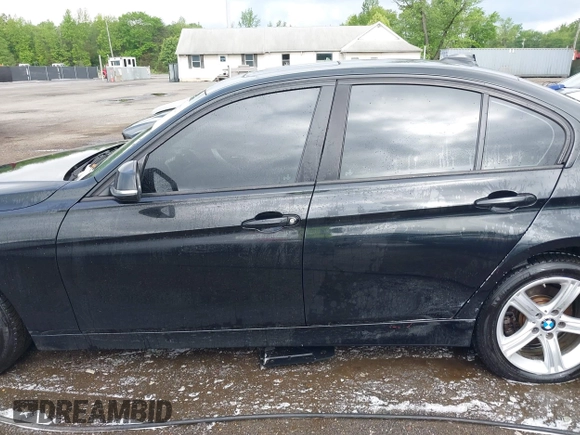 2013 BMW 3 Series 320i xDrive с VIN WBA3C3C55DF982704, выставлен на аукционе IAAI как лот 42129268 с пробегом 112 318 миль миль и . История ставок и продаж доступна на DreamBid. Изображение 14.