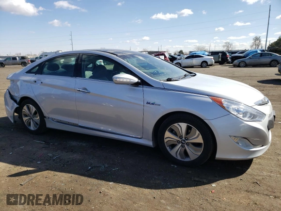 2015 Hyundai Sonata Hybrid Limited with VIN KMHEC4A43FA129628, listed as a Copart auction lot 45209123 with 142,389 mi miles. Bid and sale history available at carsss.com. Image 4.