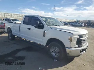 2018 Ford F-250 XL with VIN 1FT7X2A69JEC57624, listed as a Copart auction lot 44233185 with 158,640 mi miles and Salvage title. Bid and sale history available at DreamBid. Image 4.