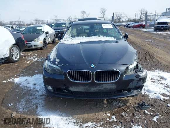 2011 BMW 5 Series 535i xDrive z VIN WBAFU7C52BC777616, wystawiony jako IAAI lot #41599614 z przebiegiem 150 723 mil mil oraz . Historia ofert i sprzedaży dostępna na DreamBid. Obrazek 12.