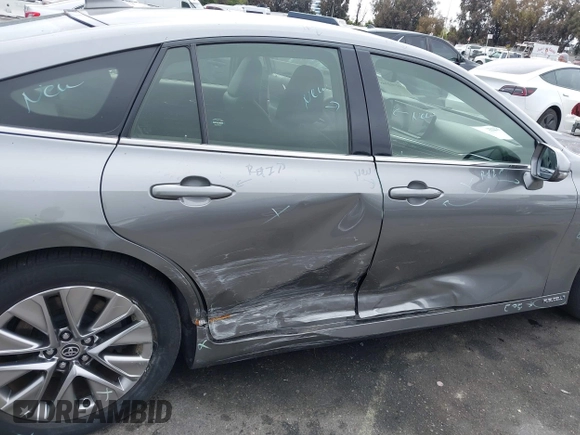 2022 Toyota Mirai XLE z VIN JTDAAAAA0NA004985, wystawiony jako IAAI lot #41902348 z przebiegiem 36 208 mil mil oraz . Historia ofert i sprzedaży dostępna na DreamBid. Obrazek 6.