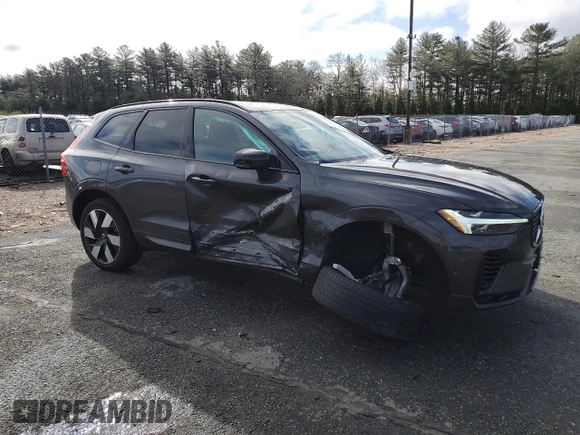 2024 Volvo XC60 Plus Dark Theme z VIN YV4H60DLXR1849191, wystawiony jako Copart lot #50136745 z przebiegiem 12 752 mil mil oraz Szkoda całkowita • Salvage title. Historia ofert i sprzedaży dostępna na DreamBid. Obrazek 4.