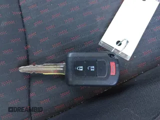 2018 Mitsubishi Outlander ES z VIN JA4AP3AU6JU006098, wystawiony jako IAAI lot #41084879 z przebiegiem 81 205 mil mil oraz . Historia ofert i sprzedaży dostępna na DreamBid. Obrazek 11.