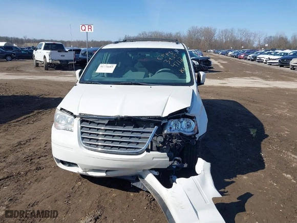 2009 Chrysler Town & Country Touring with VIN 2A8HR541X9R674712, listed as a IAAI auction lot 41776683 with 136,170 mi miles. Bid and sale history available at carsss.com. Image 6.