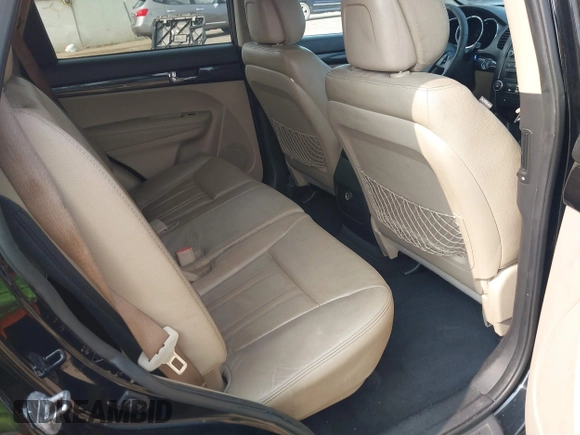 2013 Kia Sorento EX z VIN 5XYKU4A22DG364988, wystawiony jako IAAI lot #42391851 z przebiegiem 221 693 mil mil oraz . Historia ofert i sprzedaży dostępna na DreamBid. Obrazek 8.