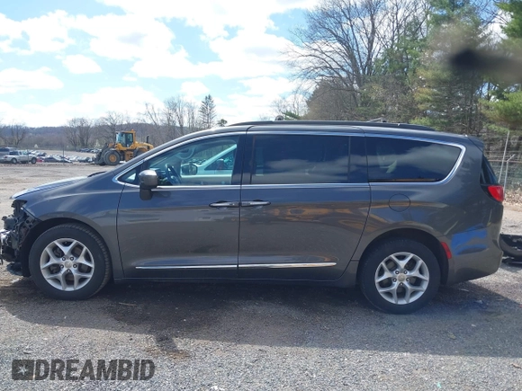 2017 Chrysler Pacifica Touring L with VIN 2C4RC1BG3HR511492, listed as a IAAI auction lot 41922578 with 139,393 mi miles and . Bid and sale history available at DreamBid. Image 15.