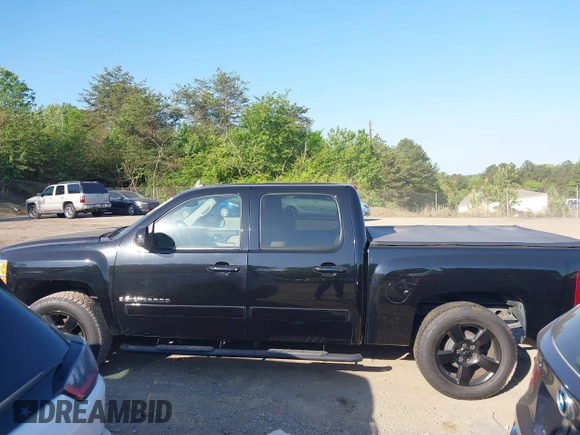 2007 Chevrolet Silverado 1500 LT w/1LT with VIN 2GCEC13JX71585434, listed as a IAAI auction lot 42062210 with 271,571 mi miles. Bid and sale history available at carsss.com. Image 14.