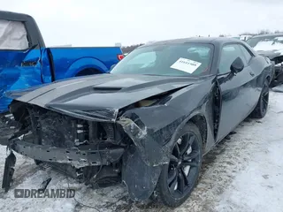 2017 Dodge Challenger SXT Plus z VIN 2C3CDZAG1HH535125, wystawiony jako IAAI lot #41611589 z przebiegiem 56 588 mil mil oraz . Historia ofert i sprzedaży dostępna na DreamBid. Obrazek 18.