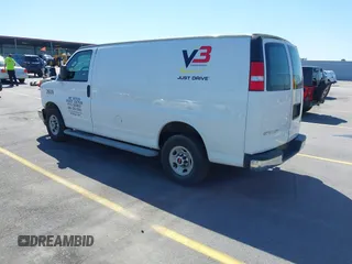 2017 GMC Savana Cargo z VIN 1GTW7AFF7H1915702, wystawiony jako IAAI lot #41768370 z przebiegiem 120 997 mil mil oraz . Historia ofert i sprzedaży dostępna na DreamBid. Obrazek 3.