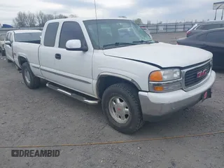 2000 GMC New Sierra 1500 SLE with VIN 1GTEK19T1YE356751, listed as a IAAI auction lot 41864745 with 165,109 mi miles. Bid and sale history available at carsss.com. Image 1.