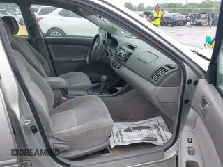2002 Toyota Camry LE z VIN JTDBE32K220022434, wystawiony jako IAAI lot #42194752 z przebiegiem 168 955 mil mil oraz . Historia ofert i sprzedaży dostępna na DreamBid. Obrazek 5.