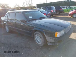 1993 Volvo 900 GLS z VIN YV1JS8833P3120728, wystawiony jako IAAI lot #41766825 z przebiegiem 144 552 mil mil oraz . Historia ofert i sprzedaży dostępna na DreamBid. Obrazek 1.