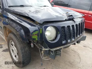 2011 Jeep Patriot Latitude with VIN 1J4NT1GB5BD140710, listed as a IAAI auction lot 41499486 with 182,809 mi miles. Bid and sale history available at carsss.com. Image 12.
