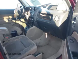 2013 Jeep Patriot Latitude z VIN 1C4NJPFA5DD102131, wystawiony jako IAAI lot #41271136 z przebiegiem 149 863 mil mil oraz . Historia ofert i sprzedaży dostępna na DreamBid. Obrazek 5.