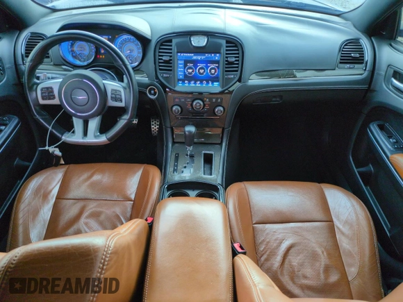 2013 Chrysler 300 SRT-8 z VIN 2C3CCAFJ4DH735421, wystawiony jako Copart lot #50936775 z przebiegiem 113 701 mil mil oraz Szkoda całkowita • Salvage title. Historia ofert i sprzedaży dostępna na DreamBid. Obrazek 8.