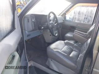 1994 Chevrolet Astro with VIN 1GNDM19Z5RB122102, listed as a IAAI auction lot 42011683 with 286,157 mi miles. Bid and sale history available at carsss.com. Image 5.
