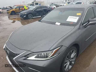 2019 Lexus ES 350 z VIN 58ABZ1B14KU035778, wystawiony jako IAAI lot #41959262 z przebiegiem 36 873 mil mil oraz . Historia ofert i sprzedaży dostępna na DreamBid. Obrazek 6.