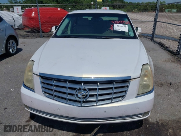 2006 Cadillac DTS 1SD z VIN 1G6KD57Y06U208812, wystawiony jako IAAI lot #42233924 z przebiegiem 120 244 mil mil oraz . Historia ofert i sprzedaży dostępna na DreamBid. Obrazek 6.