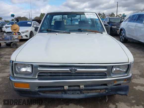 1992 Toyota Pickup DLX z VIN 4TARN81PXNZ004395, wystawiony jako IAAI lot #41729264 z przebiegiem 137 289 mil mil oraz . Historia ofert i sprzedaży dostępna na DreamBid. Obrazek 12.
