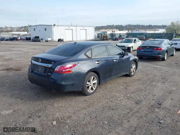 2014 Nissan Altima 2.5 SV with VIN 1N4AL3AP0EC141266, listed as a IAAI auction lot 42012569 with 211,877 mi miles. Bid and sale history available at carsss.com. Image 4.