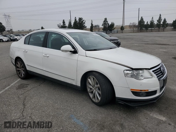 2008 Volkswagen Passat z VIN WVWCU73C58P028217, wystawiony jako Copart lot #52451275 z przebiegiem 70 829 mil mil oraz Szkoda całkowita • Salvage title. Historia ofert i sprzedaży dostępna na DreamBid. Obrazek 4.