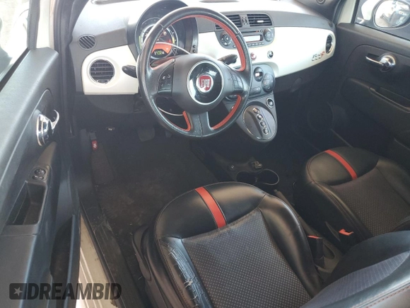 2015 FIAT 500e z VIN 3C3CFFGE2FT503321, wystawiony jako Copart lot #62170495 z przebiegiem 61 091 mil mil oraz Czysty tytuł • Clean title. Historia ofert i sprzedaży dostępna na DreamBid. Obrazek 8.
