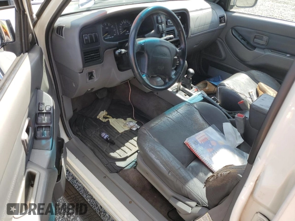 1995 Isuzu Rodeo с VIN 4S2CM58VXS4374193, выставлен на аукционе Copart как лот 54189275 с пробегом 164 756 миль миль и Списание • Salvage title. История ставок и продаж доступна на DreamBid. Изображение 8.