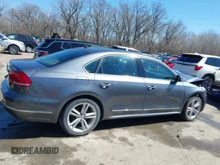 2013 Volkswagen Passat SE z VIN 1VWBN7A3XDC113600, wystawiony jako IAAI lot #41826962 z przebiegiem 121 188 mil mil oraz . Historia ofert i sprzedaży dostępna na DreamBid. Obrazek 14.