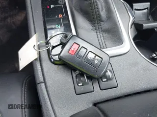 2018 Toyota Highlander SE z VIN 5TDJZRFH2JS547586, wystawiony jako IAAI lot #42219473 z przebiegiem 93 873 mil mil oraz . Historia ofert i sprzedaży dostępna na DreamBid. Obrazek 11.