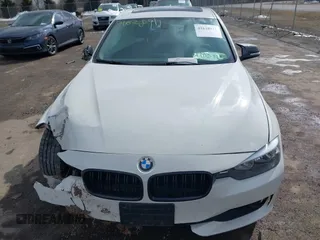 2014 BMW 3 Series 328d xDrive z VIN WBA3D5C5XEKX99221, wystawiony jako IAAI lot #41628911 z przebiegiem 129 095 mil mil oraz . Historia ofert i sprzedaży dostępna na DreamBid. Obrazek 12.