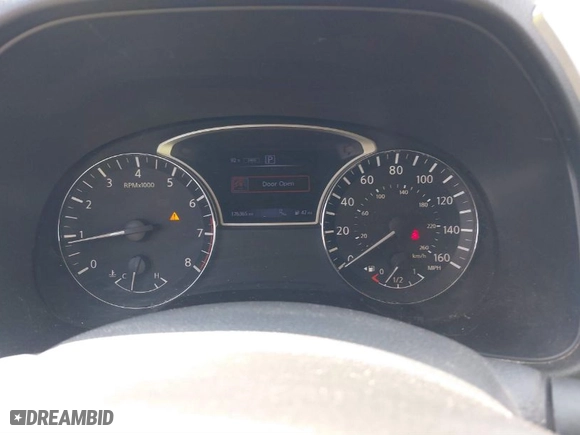 2017 Nissan Pathfinder S with VIN 5N1DR2MM1HC662434, listed as a IAAI auction lot 40319157 with 176,365 mi miles. Bid and sale history available at carsss.com. Image 7.