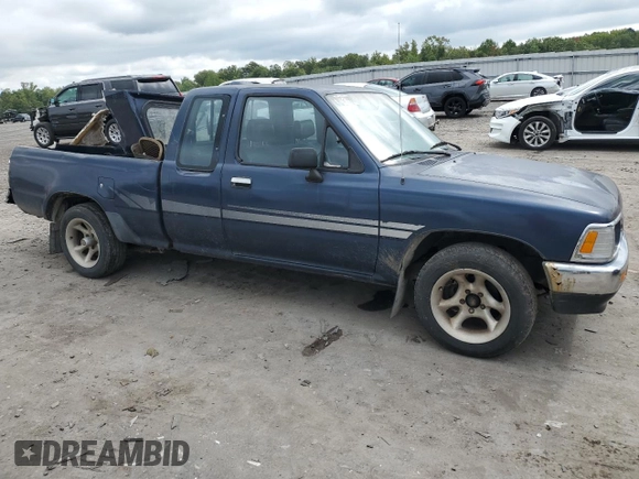 1994 Toyota Pickup DX with VIN JT4RN93P7R5098658, listed as a Copart auction lot 70644624 with 137,379 mi miles and Salvage title. Bid and sale history available at DreamBid. Image 4.