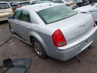 2006 Chrysler 300 Touring with VIN 2C3KA53G66H532518, listed as a IAAI auction lot 41356230 with 203,605 mi miles. Bid and sale history available at carsss.com. Image 3.