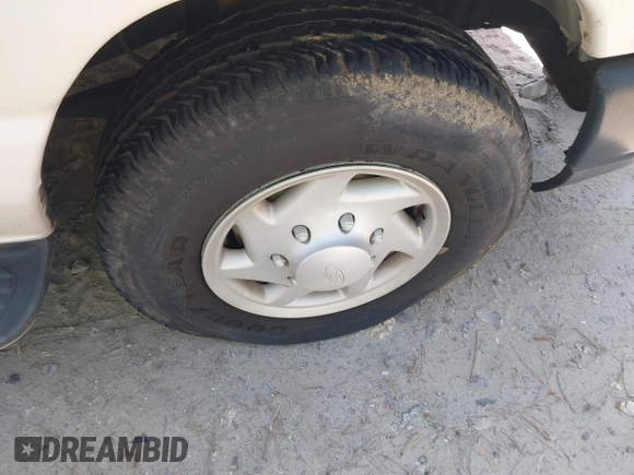 2009 Ford Econoline Passenger XL с VIN 1FBSS31L79DA40051, выставлен на аукционе IAAI как лот 41991120 с пробегом 170 373 миль миль и . История ставок и продаж доступна на DreamBid. Изображение 18.