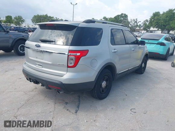 2018 Ford Police Interceptor Utility z VIN 1FM5K8AR4JGC95328, wystawiony jako IAAI lot #42295227 z przebiegiem 119 872 mil mil oraz . Historia ofert i sprzedaży dostępna na DreamBid. Obrazek 4.