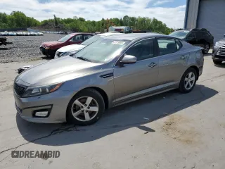 2015 Kia Optima LX z VIN 5XXGM4A79FG496929, wystawiony jako Copart lot #57319965 z przebiegiem 131 038 mil mil oraz Szkoda całkowita • Salvage title. Historia ofert i sprzedaży dostępna na DreamBid. Obrazek 1.
